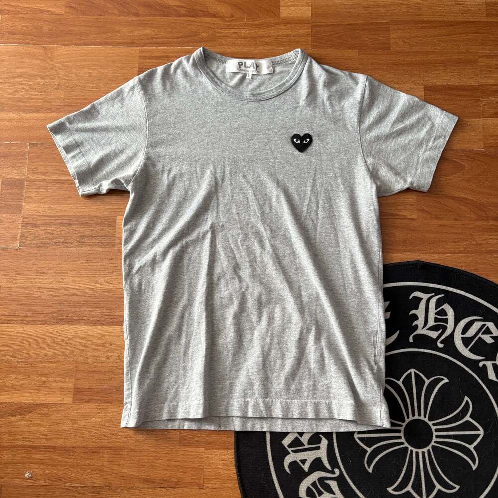 COMME des GARÇONS PLAY Black Heart Logo Grey T-Shirt